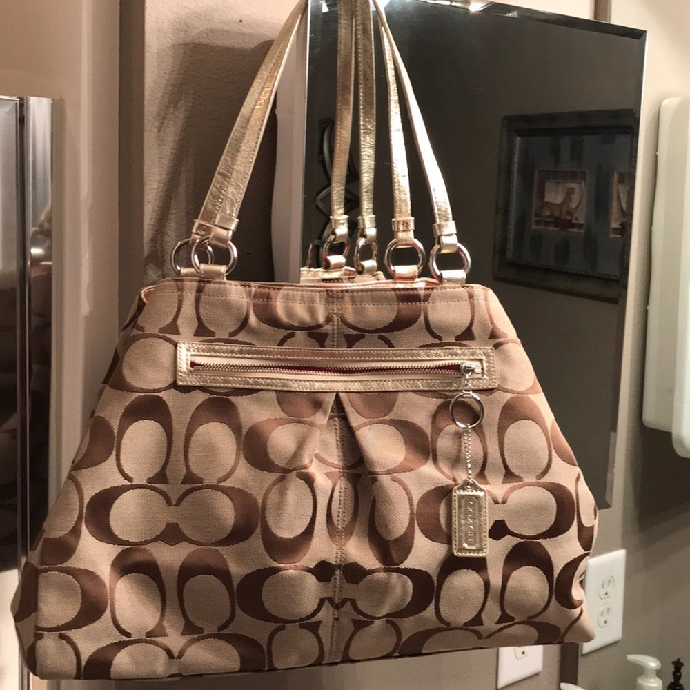 🎀🍒Large Coach Handbag!! 💯Authentic!